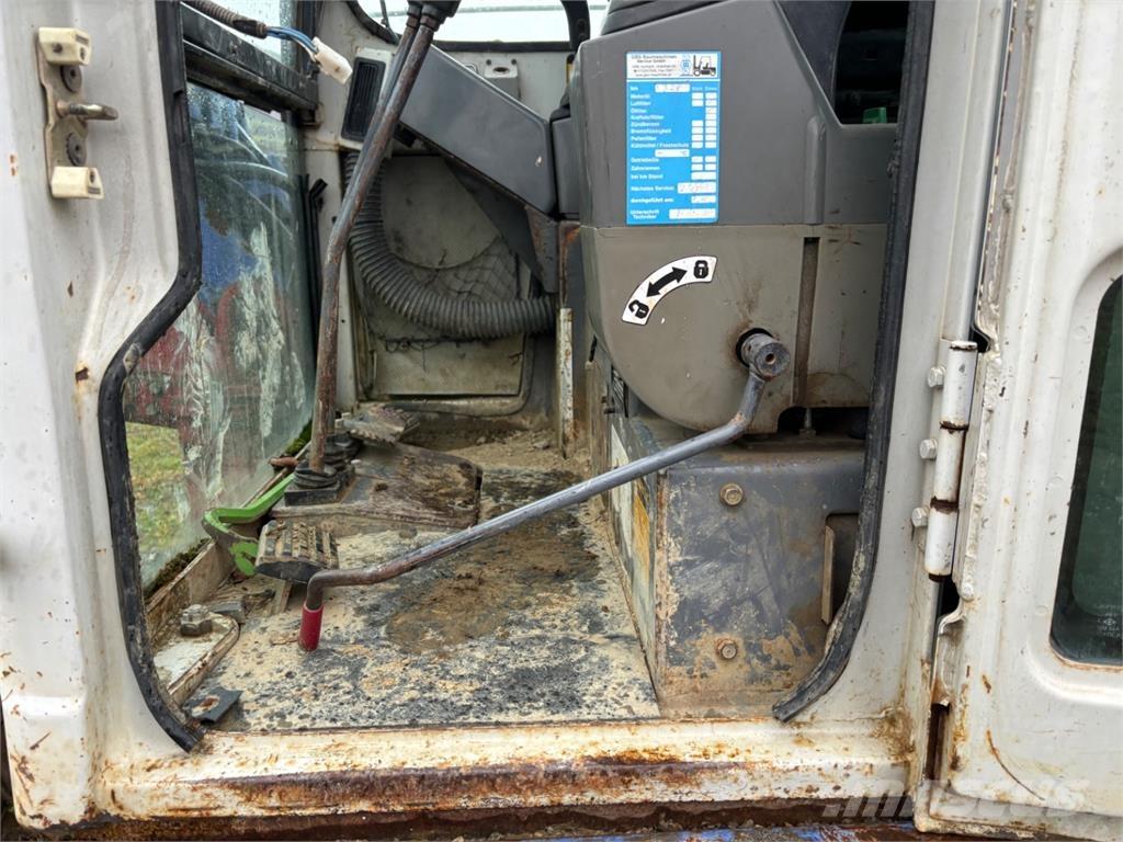 Takeuchi TB80FR Statyba - Kita