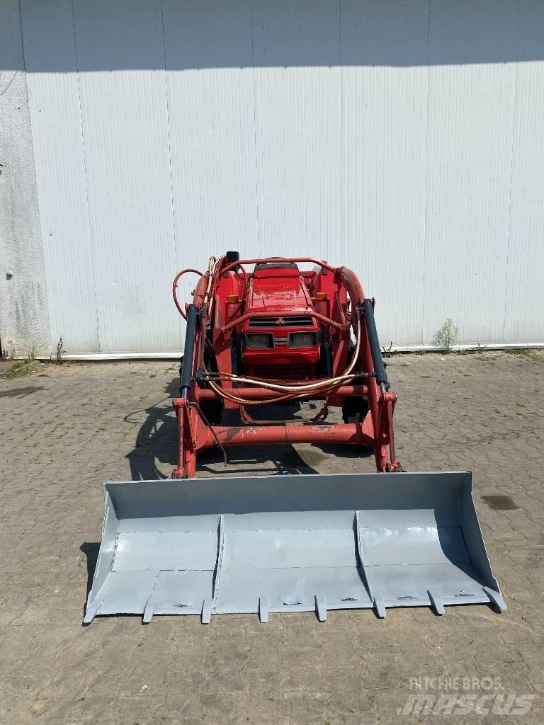 Mitsubishi MT33+tur Naudoti kompaktiški traktoriai