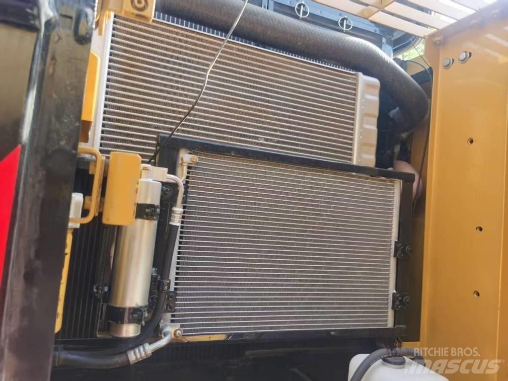CAT 320d2 Vikšriniai ekskavatoriai