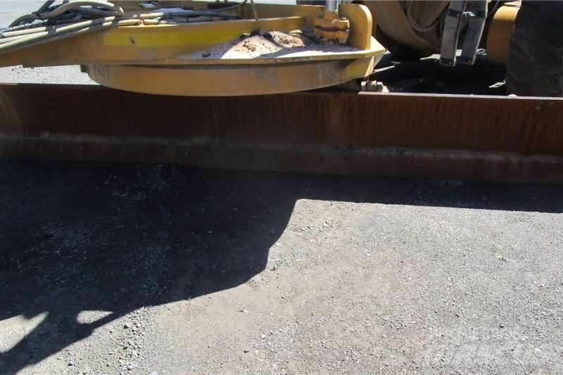 CAT 140K Greideriai