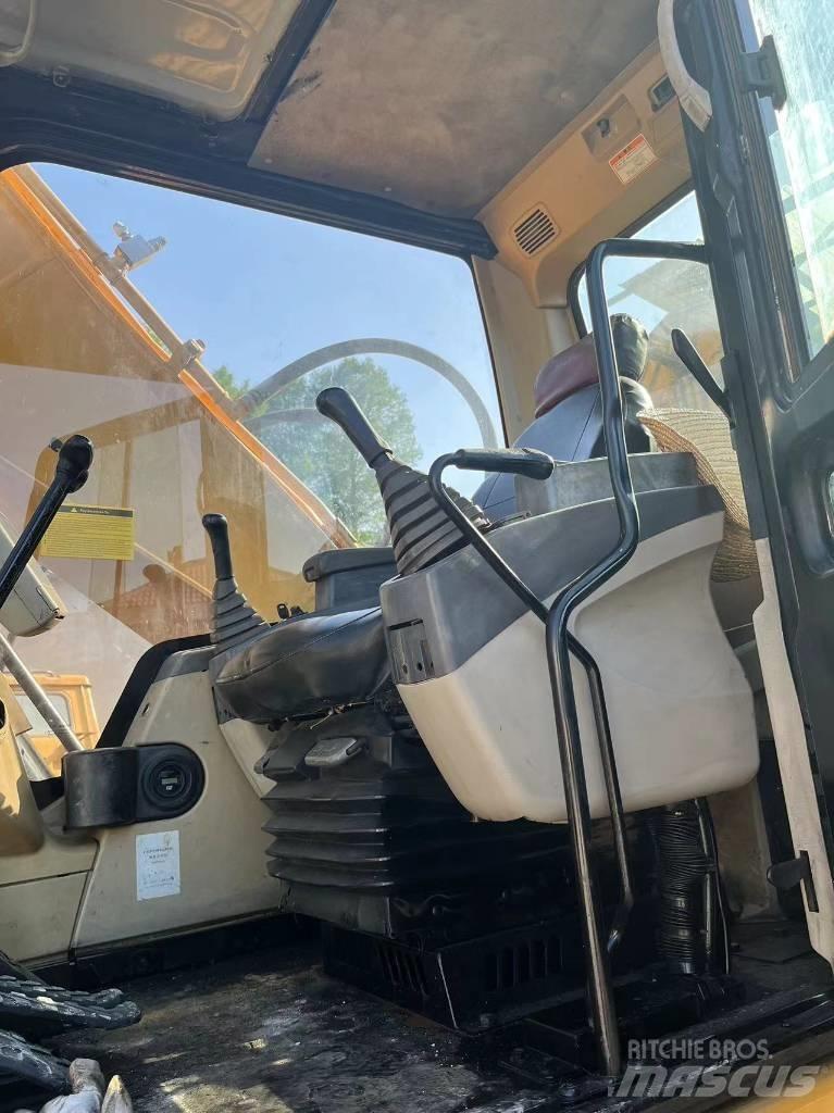 CAT 320 C L Vikšriniai ekskavatoriai