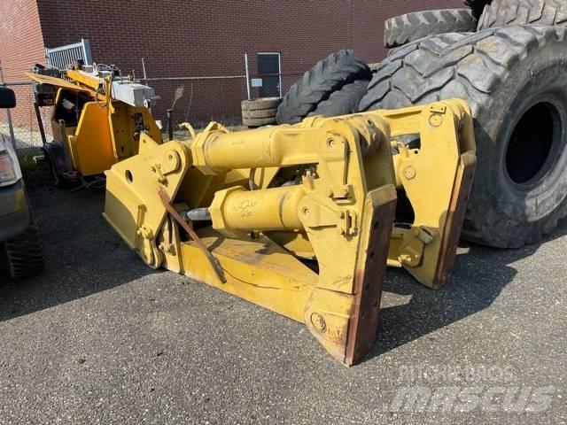 CAT D 8 R Ripper Kiti naudoti statybos komponentai