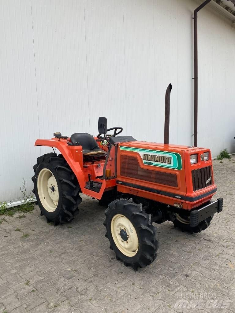 Hinomoto N249 Naudoti kompaktiški traktoriai