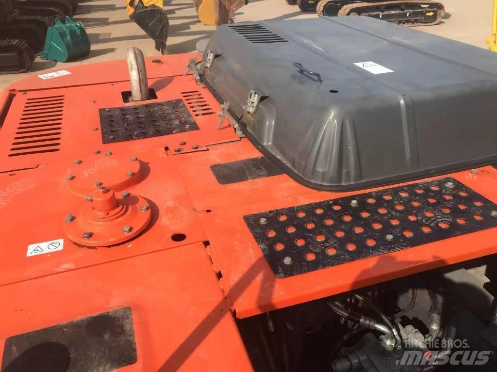 Hitachi 240-3 Vikšriniai ekskavatoriai