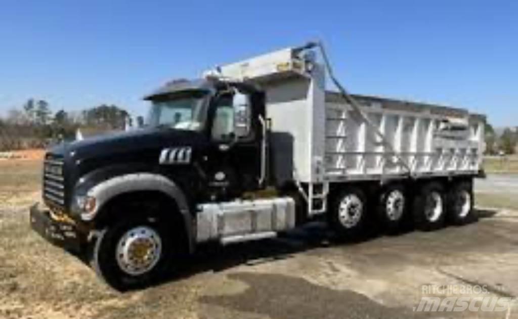 Mack GU 713 Savivarčių priekabų vilkikai