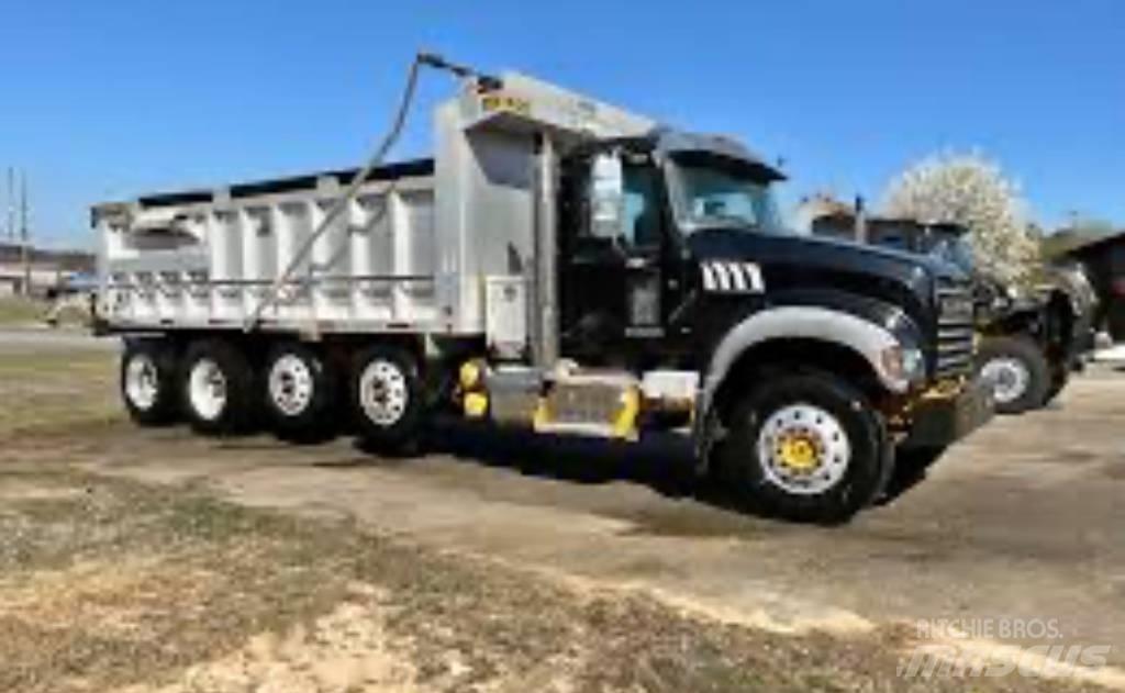 Mack GU 713 Savivarčių priekabų vilkikai