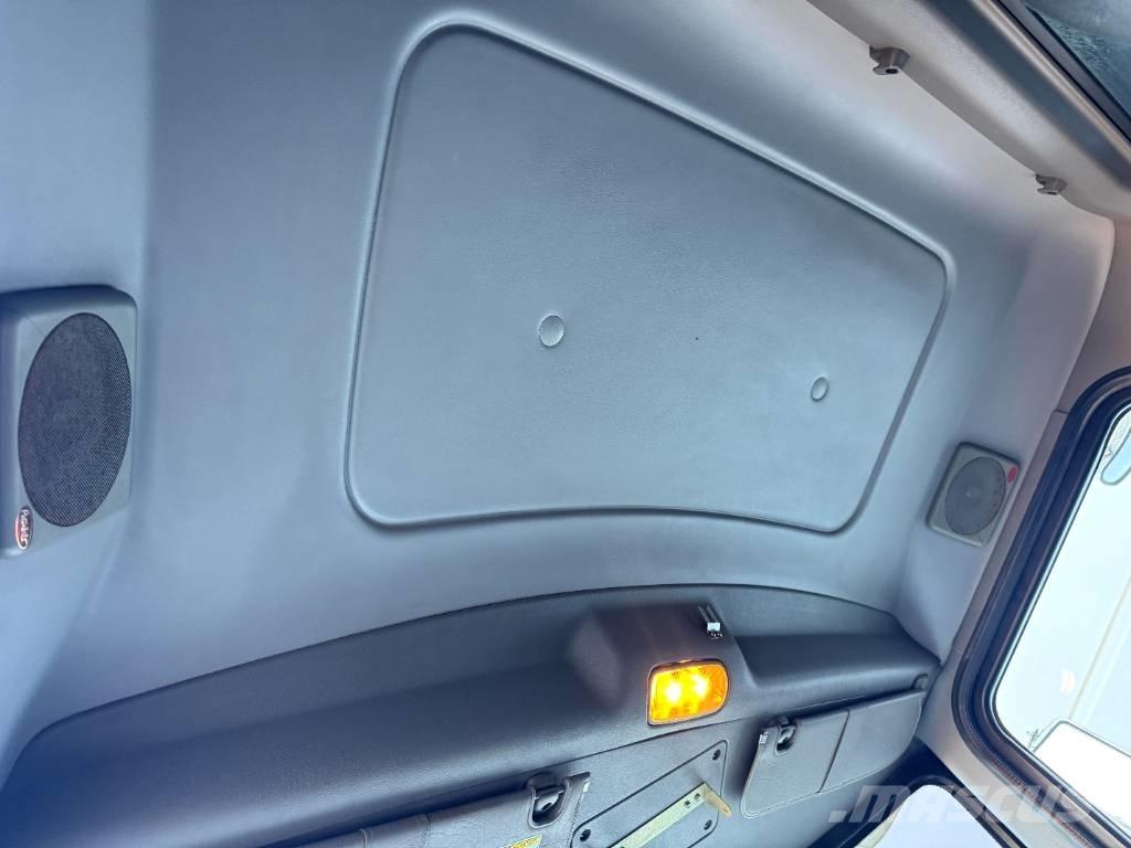 Peterbilt 348 Savivarčių priekabų vilkikai