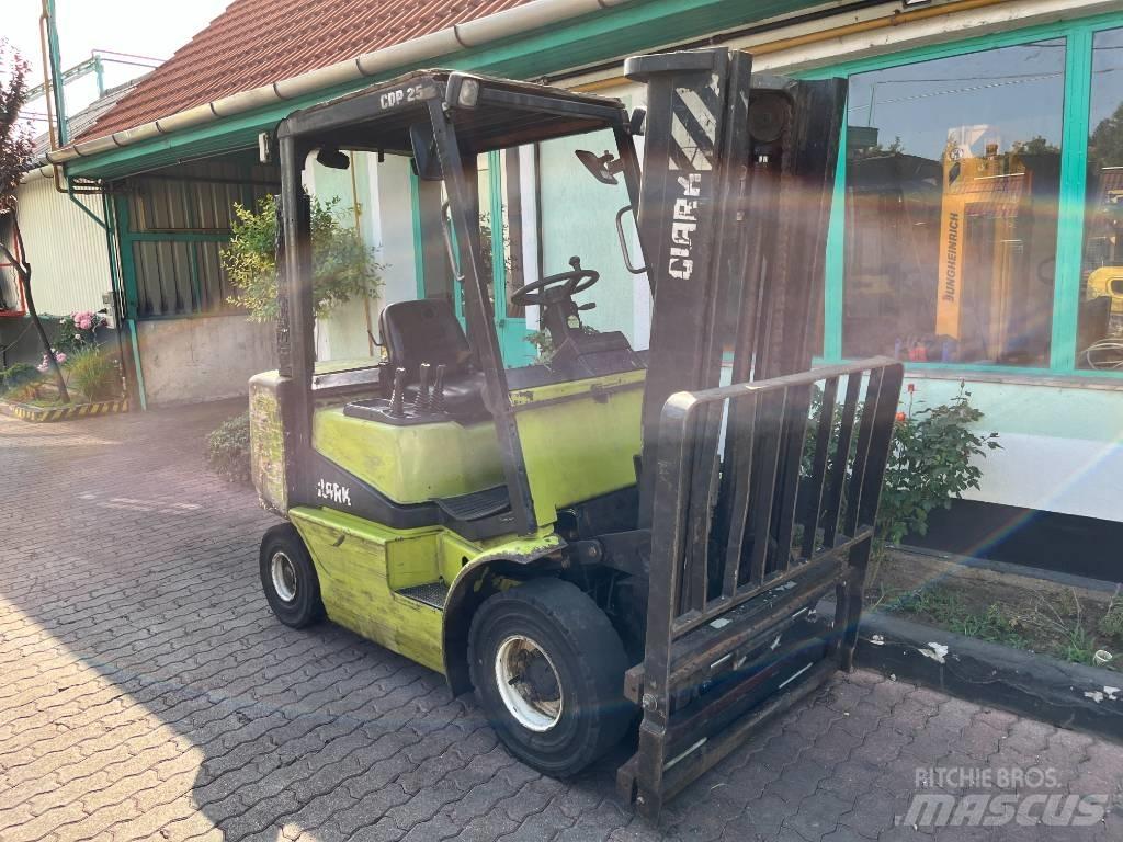 Clark CDP 25 V-4169 Dyzeliniai krautuvai