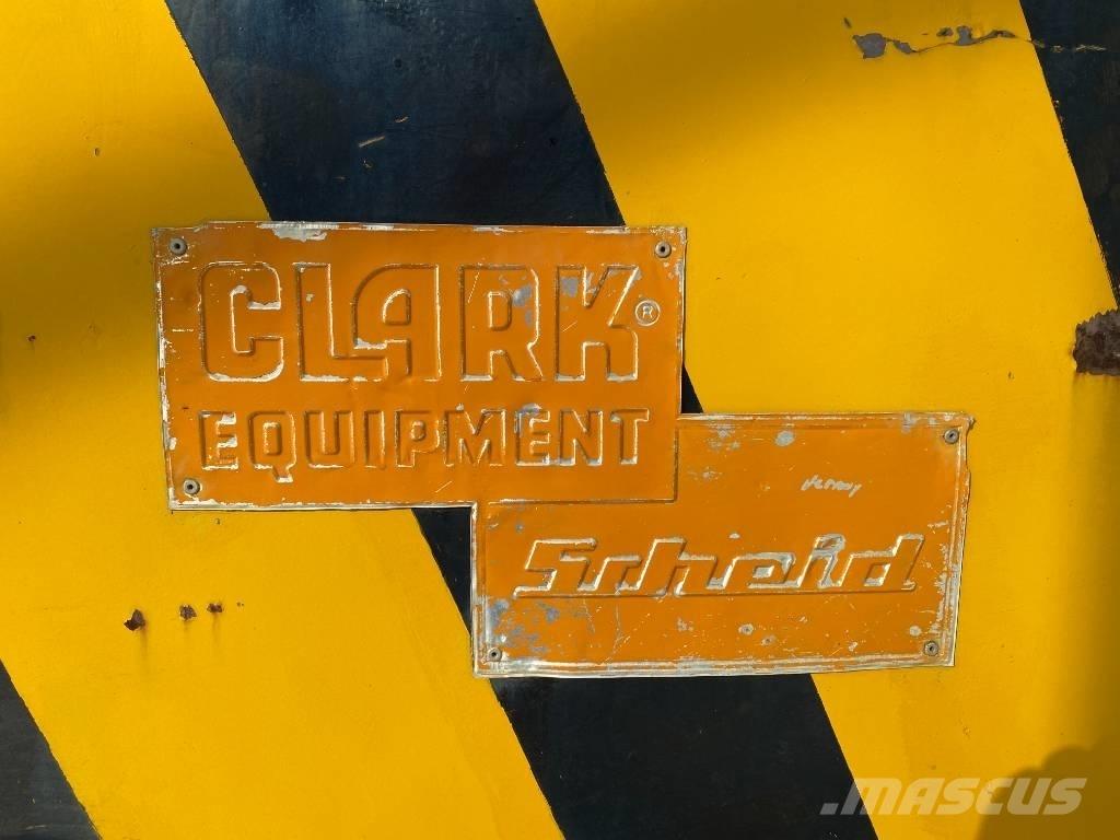 Clark Equipment Padangos, ratai ir ratlankiai