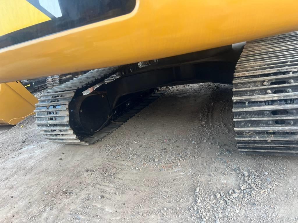 CAT 324 D2L Vikšriniai ekskavatoriai