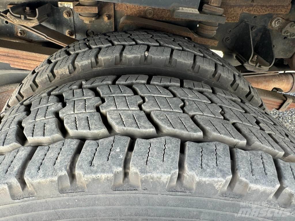 RAM 5500 Ant vilkikų montuojamos kėlimo platformos