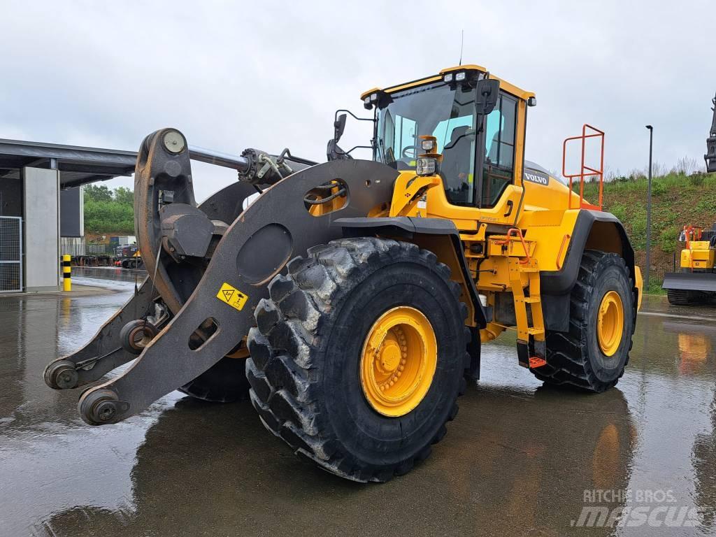 Volvo L 260 H Naudoti ratiniai krautuvai