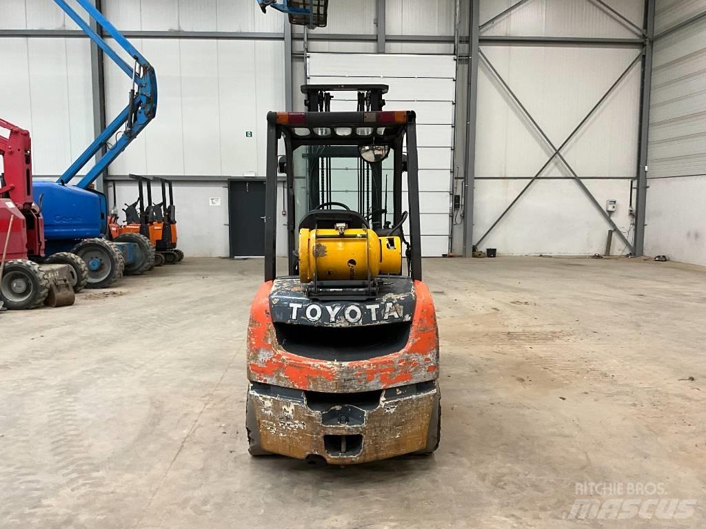 Toyota Tonero 30 LPG (dujiniai) krautuvai