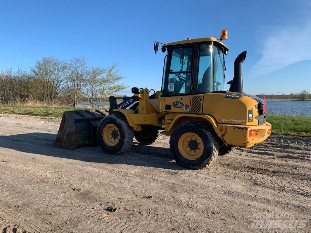 Volvo L 30 G Naudoti ratiniai krautuvai