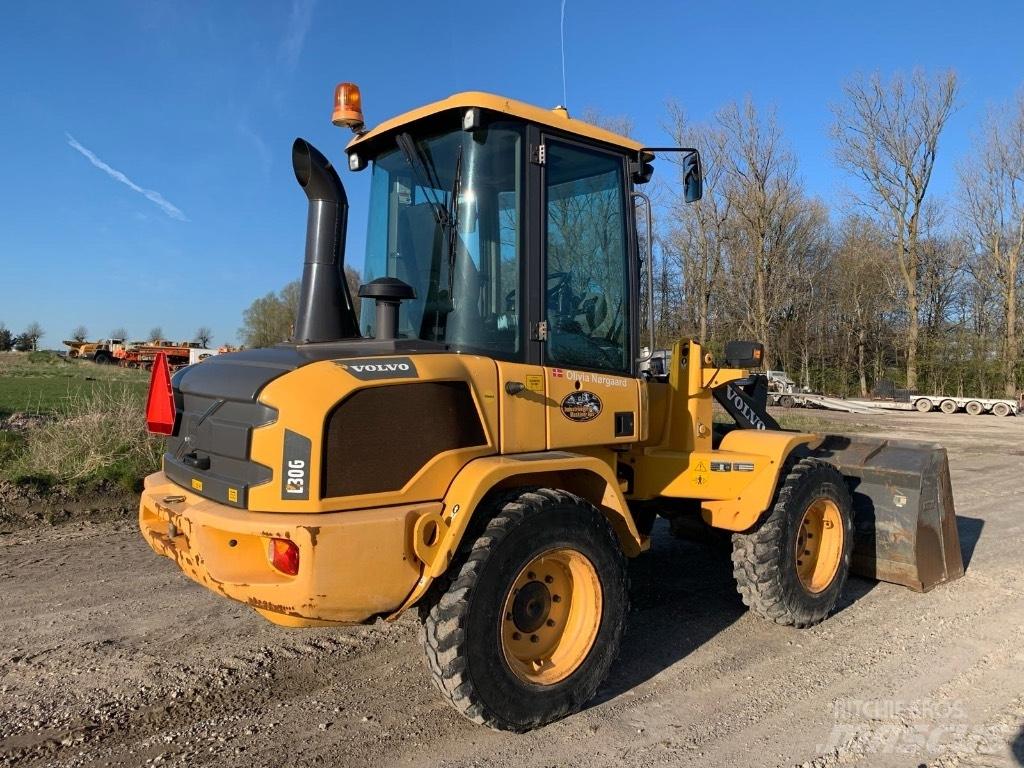 Volvo L 30 G Naudoti ratiniai krautuvai