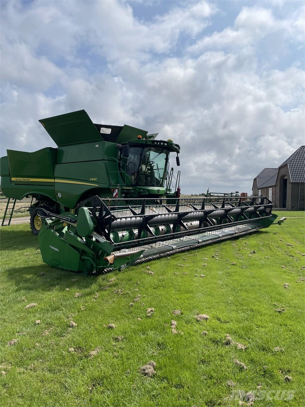 John Deere S 680 Derliaus nuėmimo kombainai