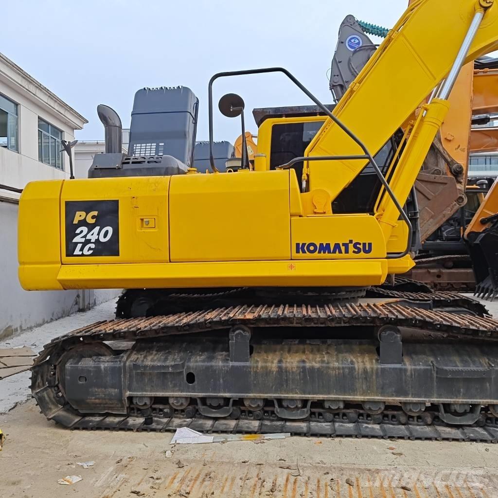 Komatsu PC240LC-8 Vikšriniai ekskavatoriai