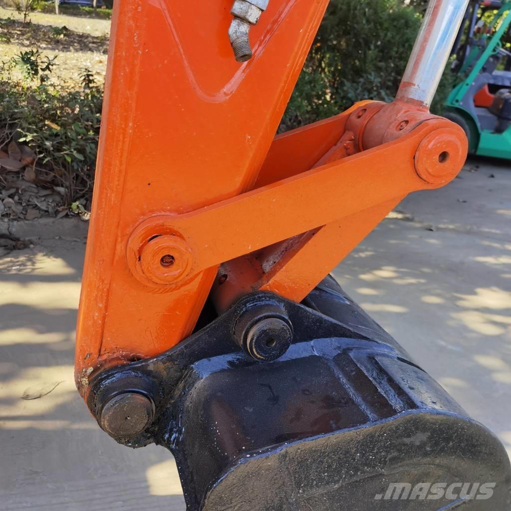 Hitachi ZX70 Vidutinės galios ekskavatoriai 7-12 t