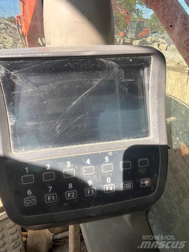 Hitachi ZX 210-3 Vikšriniai ekskavatoriai