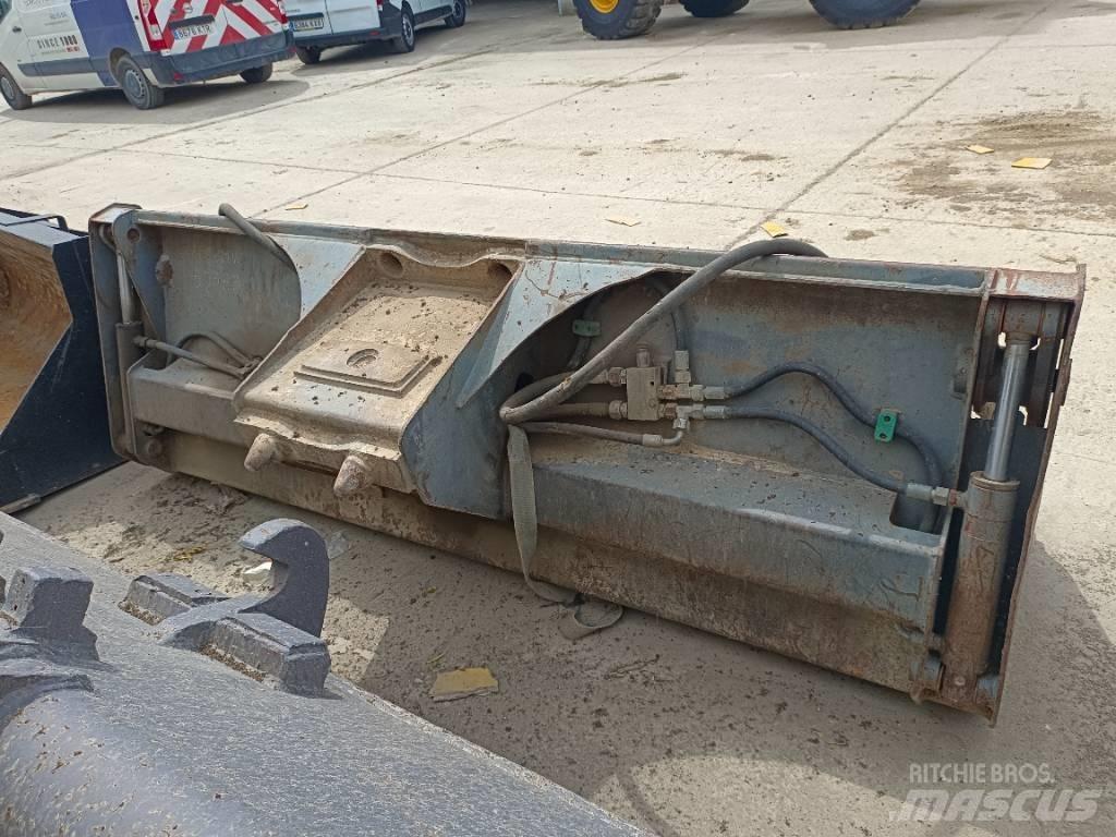 Mecalac 4x1 Kaušai