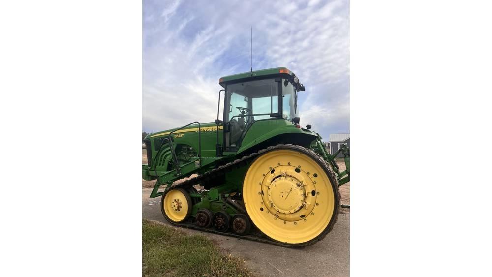 John Deere 8320 T Traktoriai