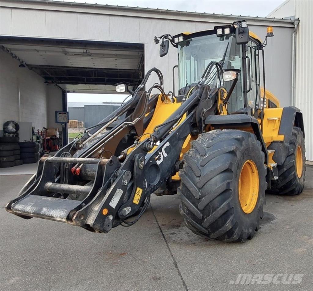 JCB 427 AGRI Naudoti ratiniai krautuvai