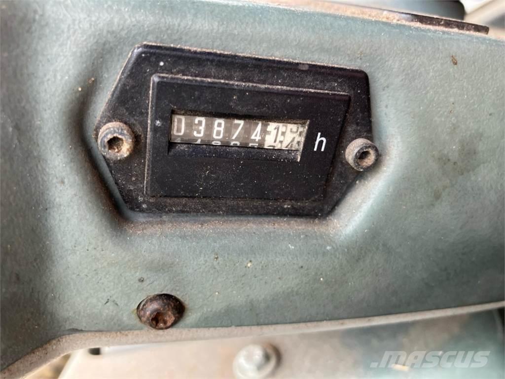 CAT 906 Naudoti ratiniai krautuvai