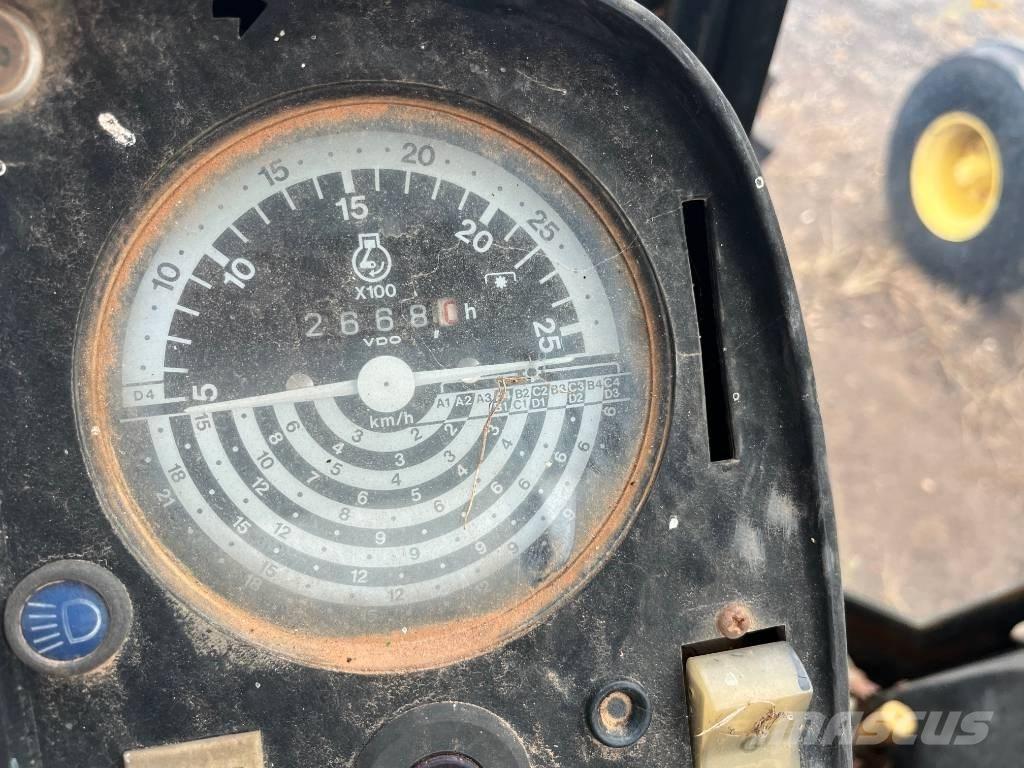 John Deere 4240 S Traktoriai