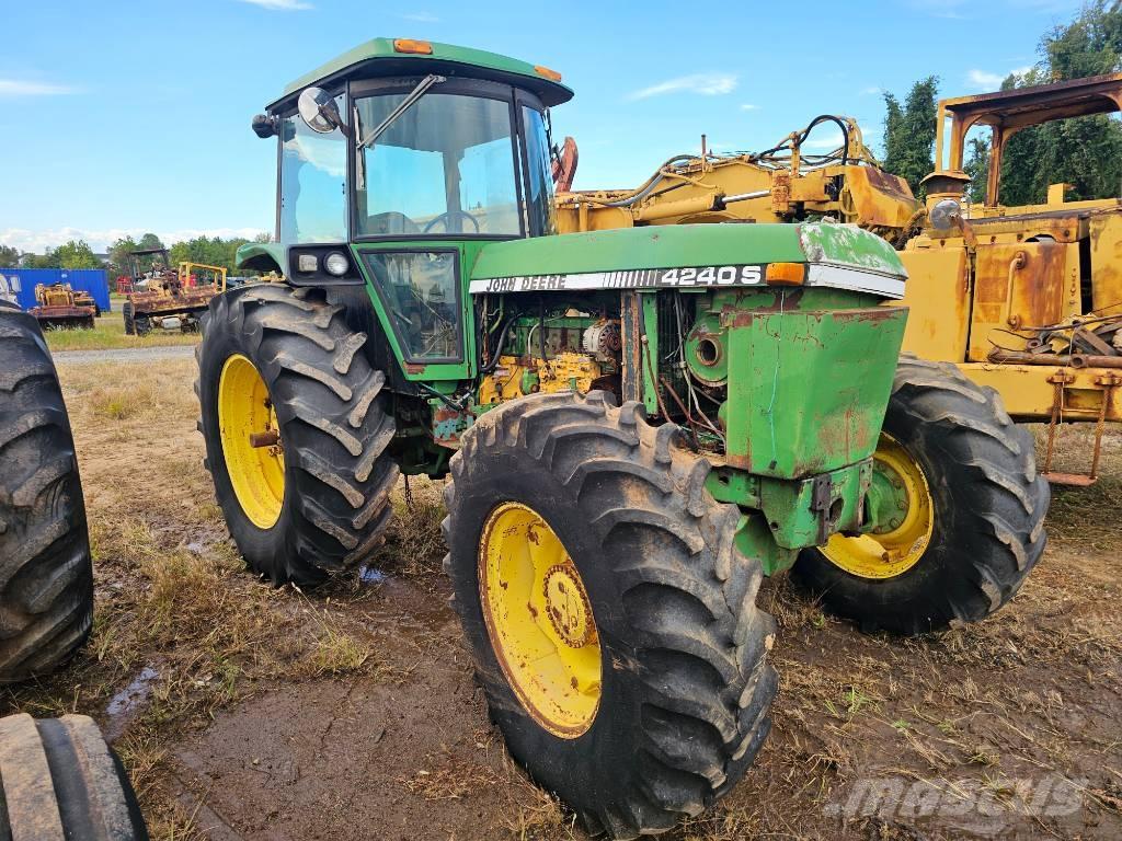 John Deere 4240 S Traktoriai