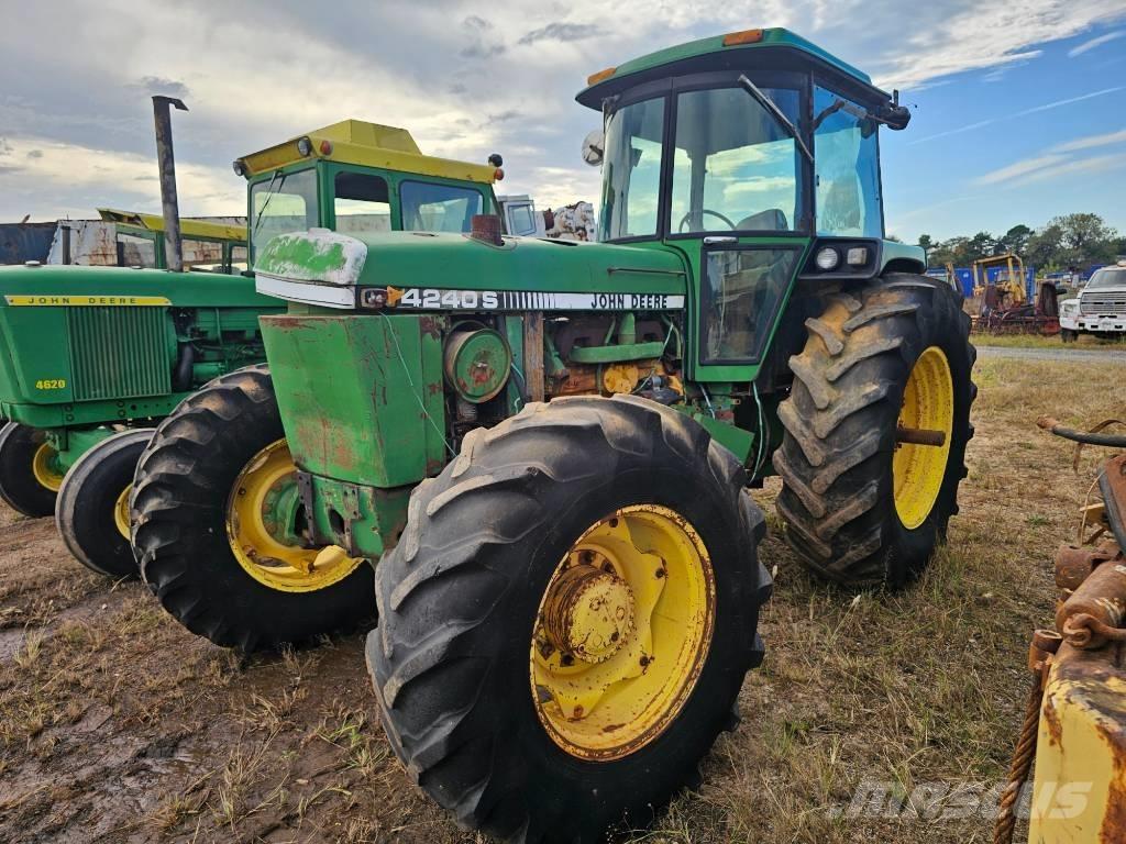 John Deere 4240 S Traktoriai