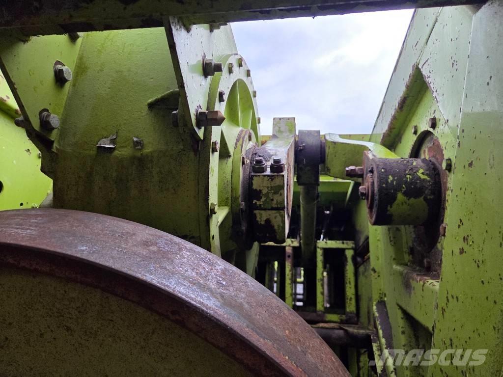 CLAAS Quadrant 1200 Stačiakampių ryšulių presai