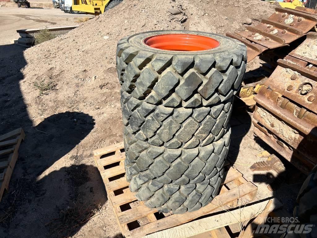 Bobcat 10x16.5 Tires Padangos, ratai ir ratlankiai