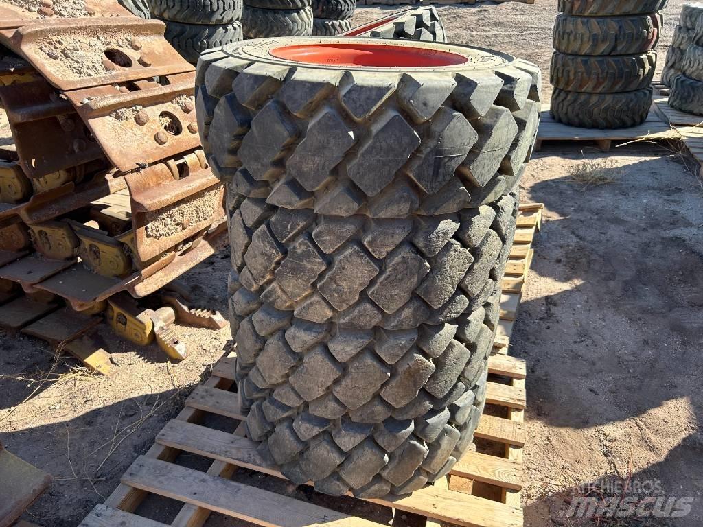 Bobcat 10x16.5 Tires Padangos, ratai ir ratlankiai