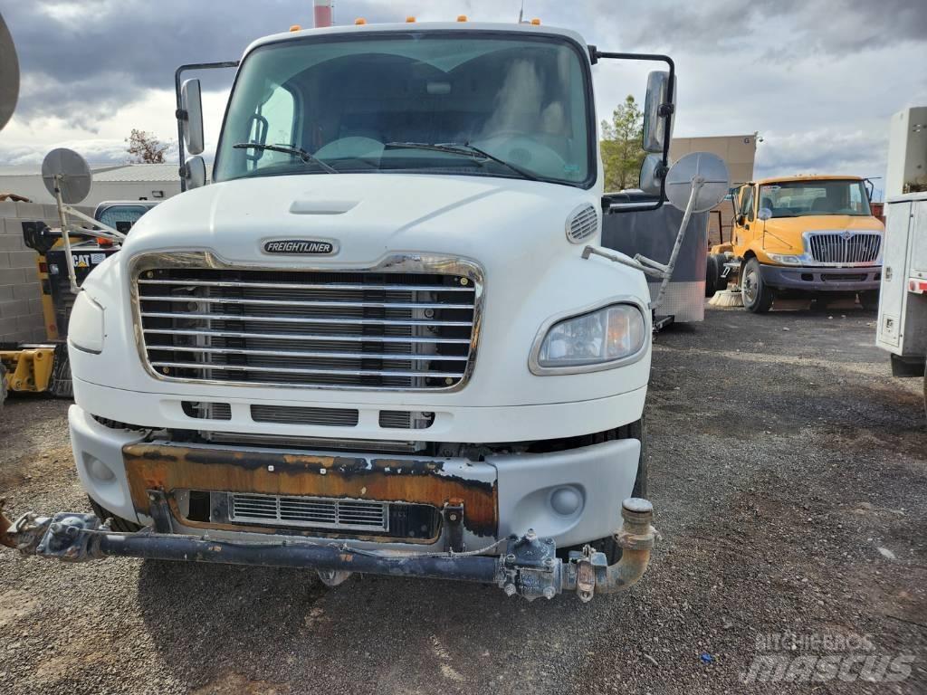Freightliner M2-106 Vandens sunkvežimiai