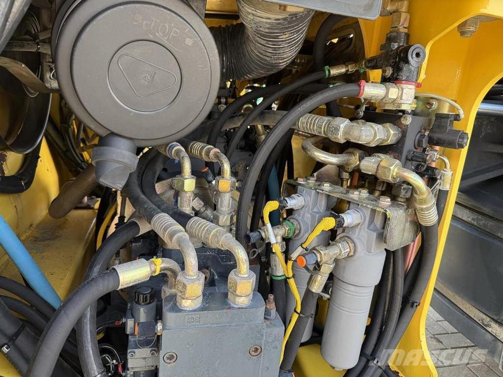 Bomag BW 151 AD-4 Porinių būgnų volai