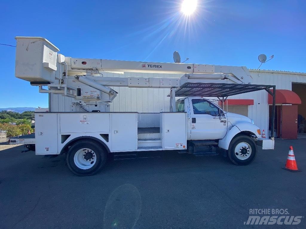 Ford F 750 SD Ant vilkikų montuojamos kėlimo platformos