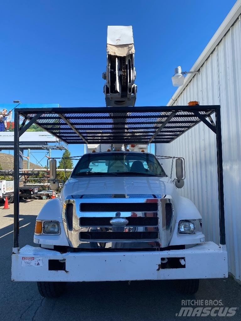 Ford F 750 SD Ant vilkikų montuojamos kėlimo platformos