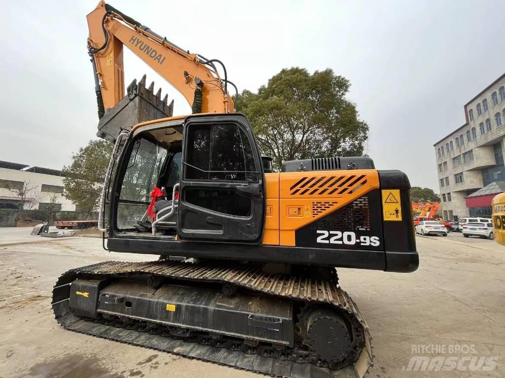 Hyundai R220-9S Ratiniai ekskavatoriai