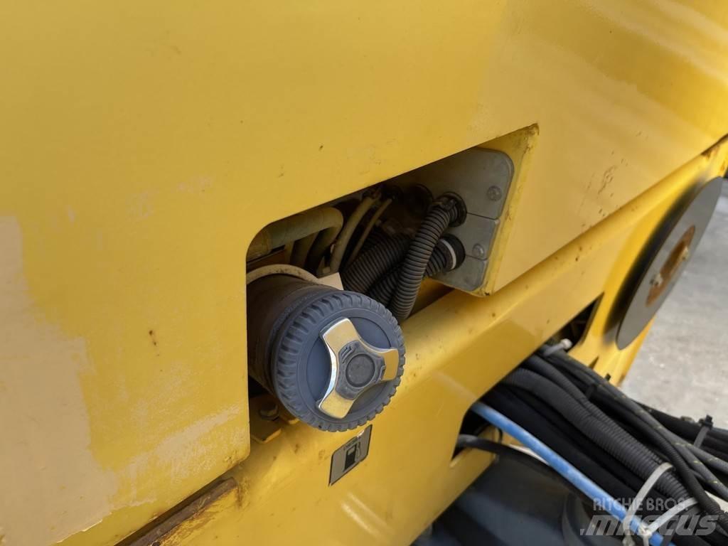 Bomag BW 151 AD-2 Porinių būgnų volai