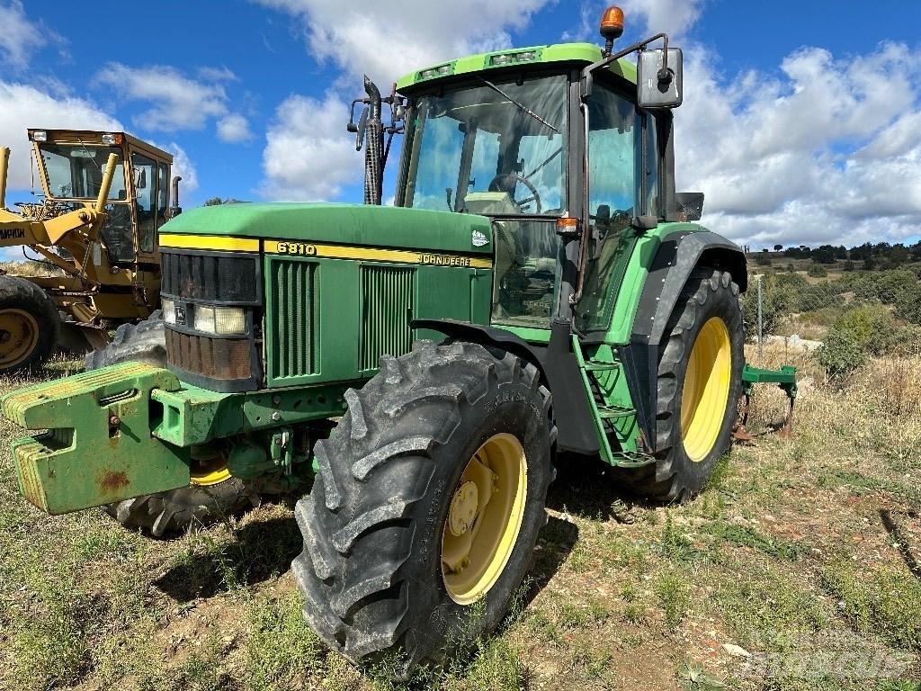 John Deere 6810 Traktoriai