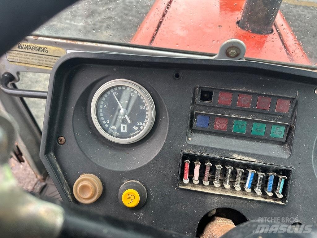Massey Ferguson 690 Traktoriai