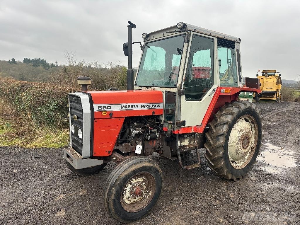 Massey Ferguson 690 Traktoriai