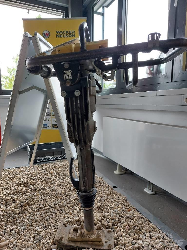 Wacker Neuson AS30e Plūktuvai