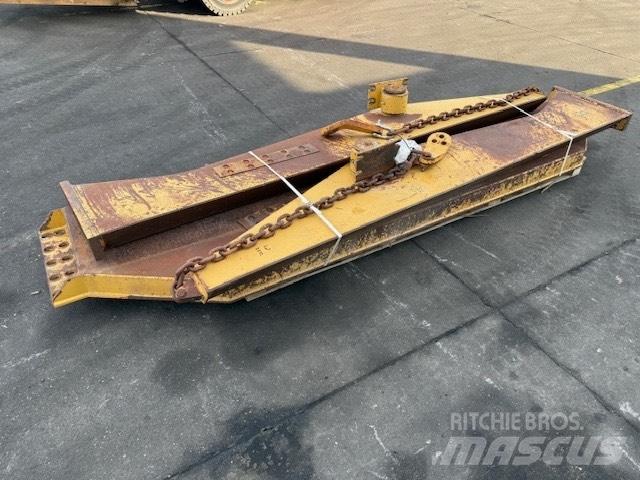 CAT 735 TAIL GATE Karjeriniai savivarčiai