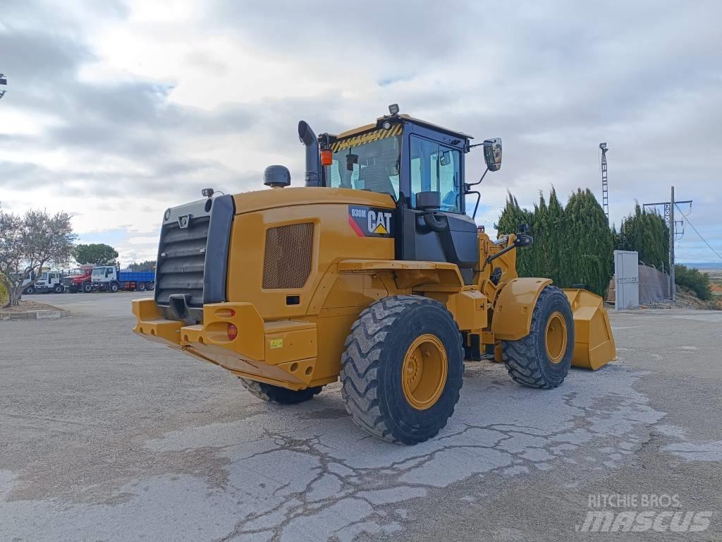 CAT 930M Naudoti ratiniai krautuvai