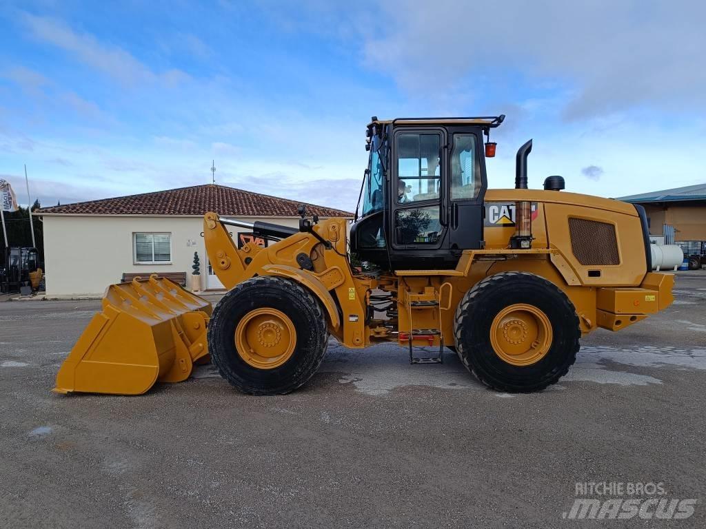 CAT 930M Naudoti ratiniai krautuvai