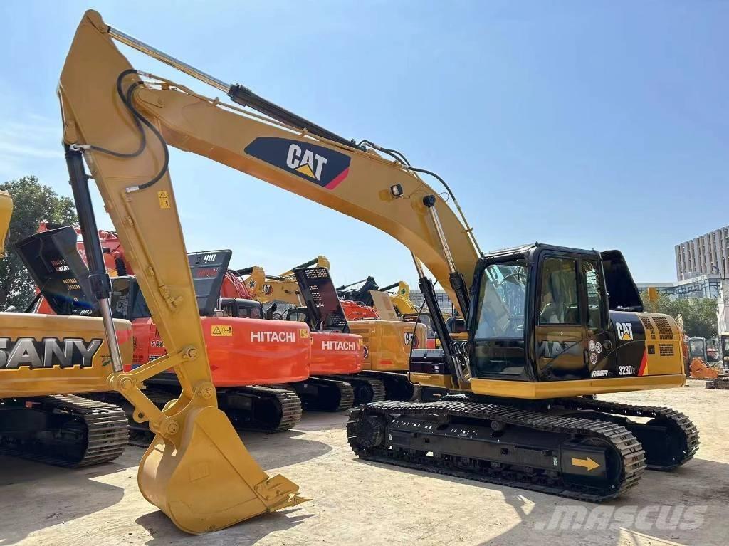 CAT 323 D Vikšriniai ekskavatoriai