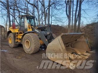 John Deere 744 K Naudoti ratiniai krautuvai
