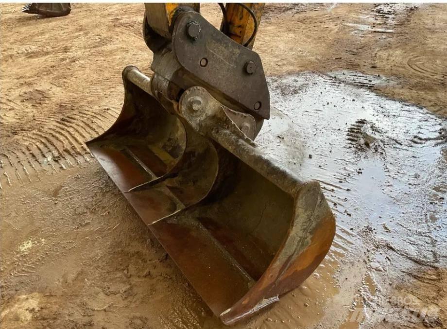 JCB JS 130 LC Vikšriniai ekskavatoriai