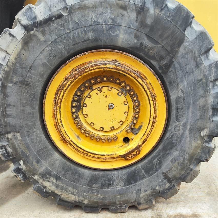 Komatsu WA 600-6 Naudoti ratiniai krautuvai